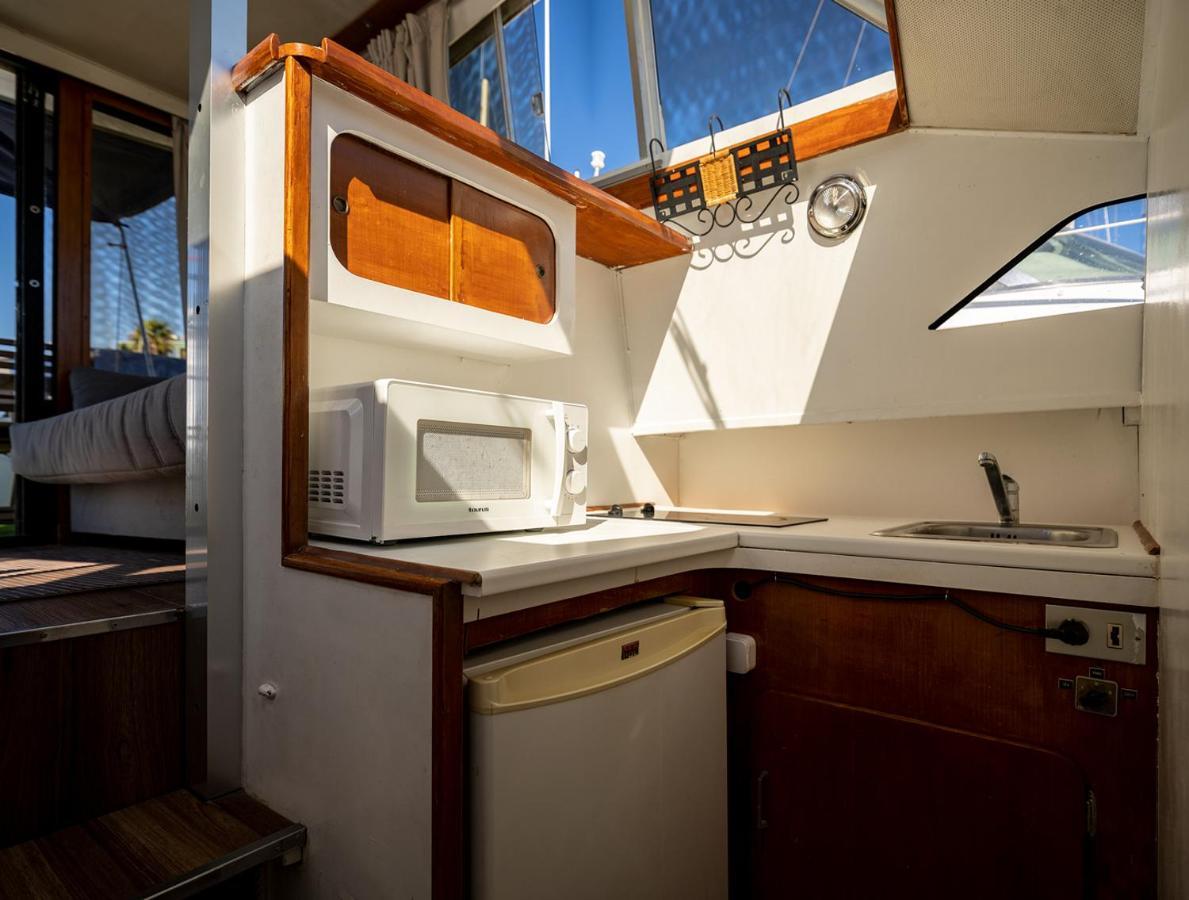 Готель Spacious And Charming Boat In Port Forum Сан-Адріа-де-Бесос Екстер'єр фото