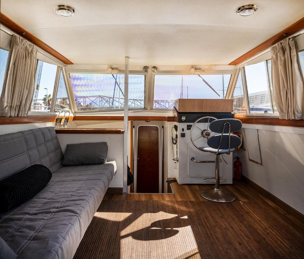 Готель Spacious And Charming Boat In Port Forum Сан-Адріа-де-Бесос Екстер'єр фото