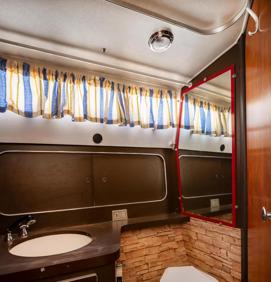 Готель Spacious And Charming Boat In Port Forum Сан-Адріа-де-Бесос Екстер'єр фото